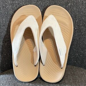 Hey Dude Beige and Tan Flip Flops